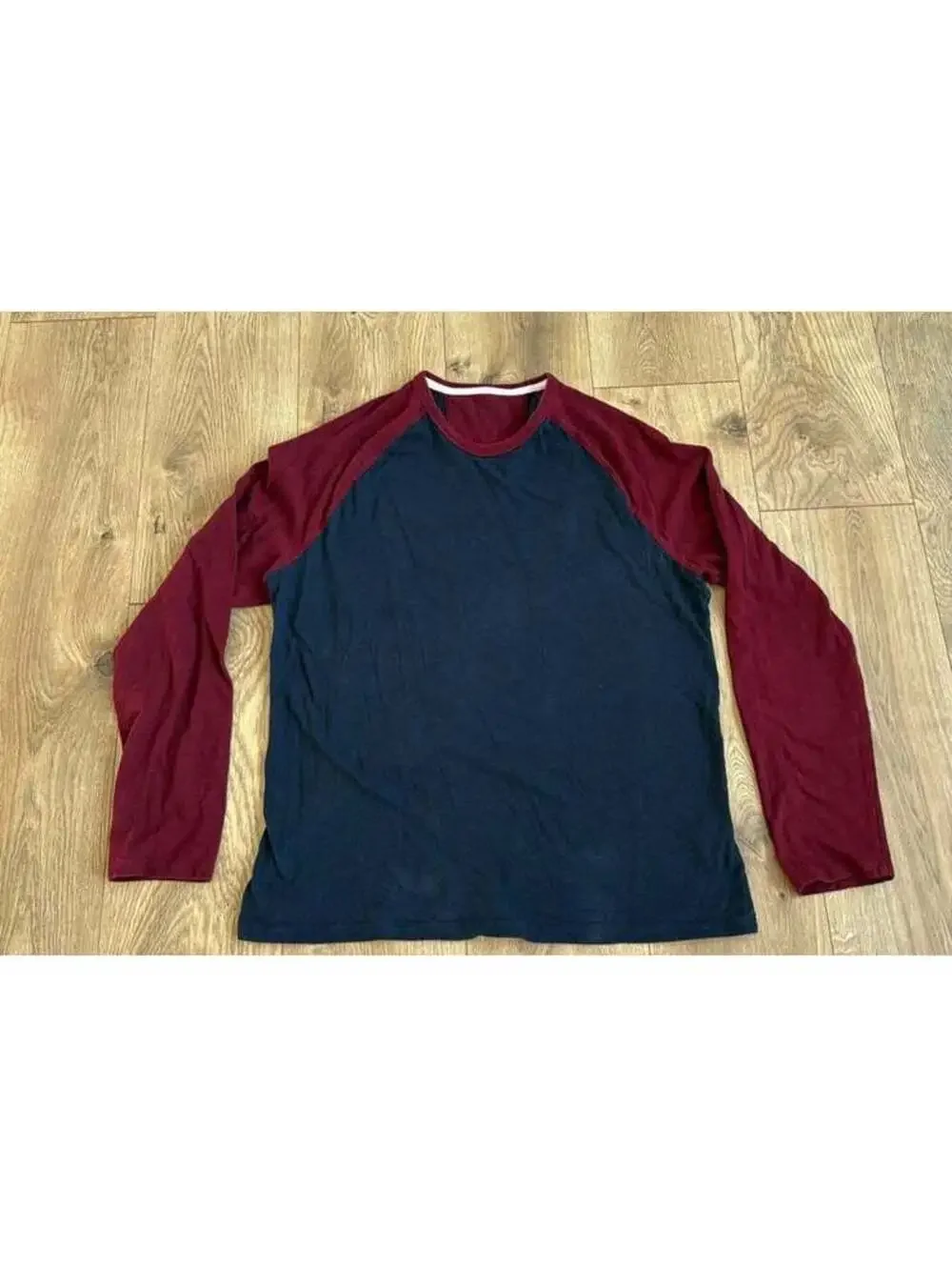 Navy and maroon men’s long sleeve